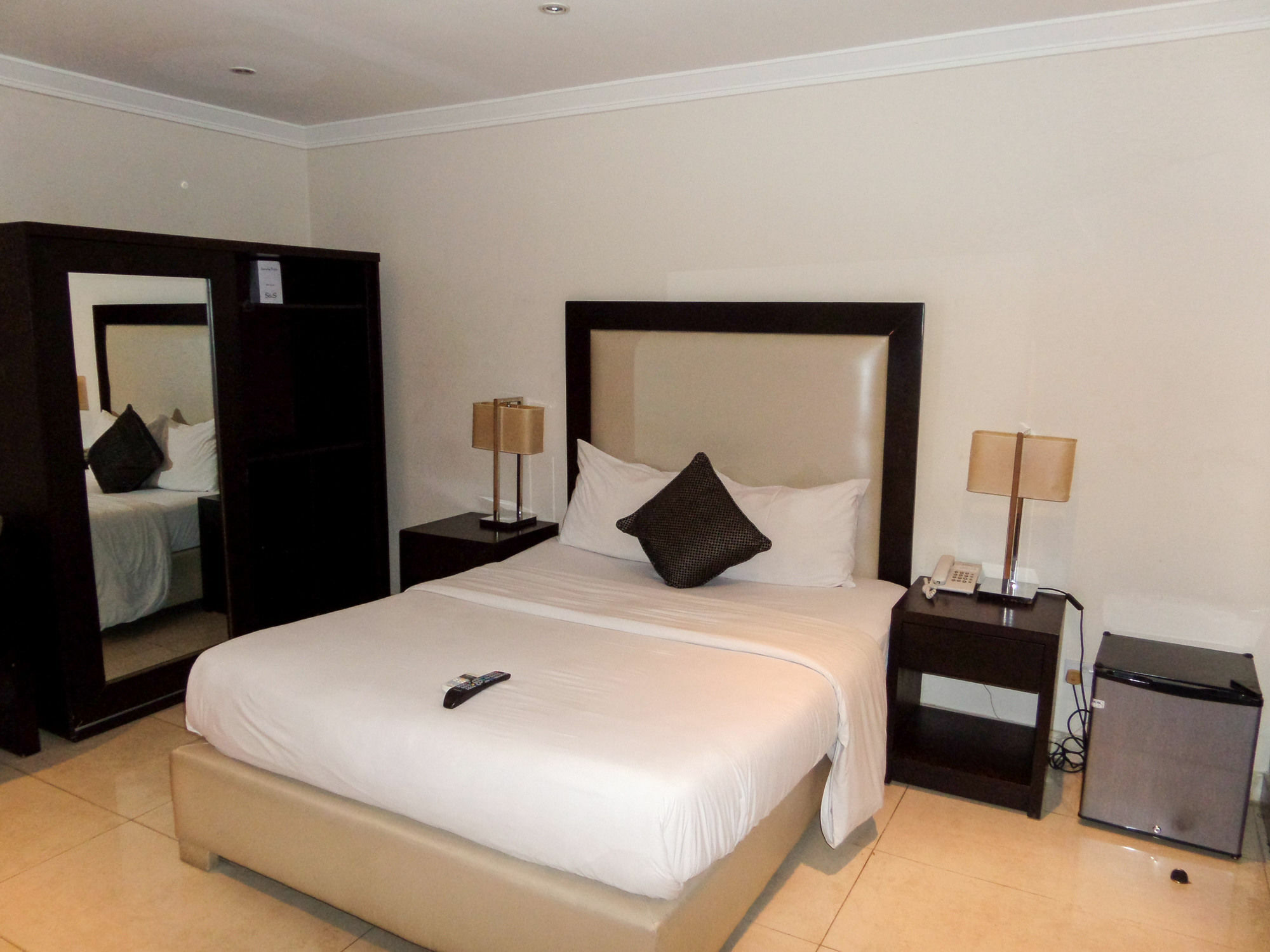 S & S Hotel & Suites Lagos Exterior foto